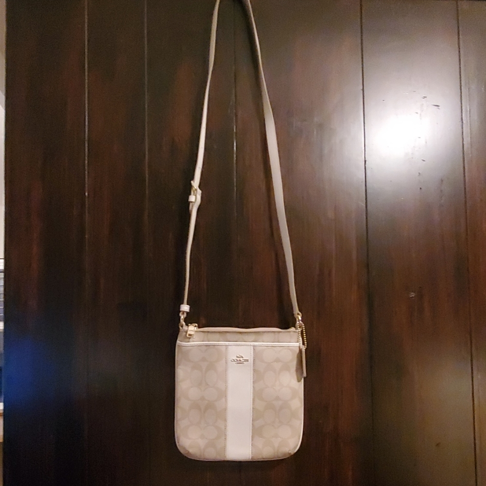 Coach crossbody purse. Amazing condition!